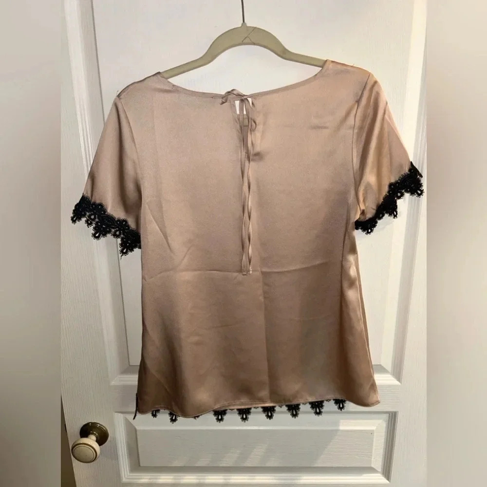 Dorothy Perkins Silky Top with Lace. Size 6 - Picture 4 of 4